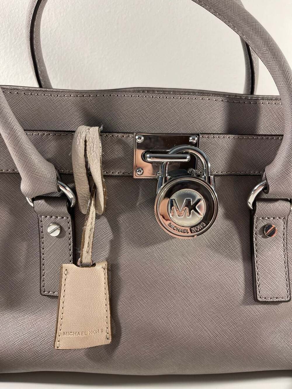 Michael Kors Saffiano Leather scuff resistant 2015 Handbag. Shiny Silver Tone Lo - Picture 5 of 9